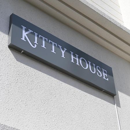 Kitty House Hotel Calcutá Exterior foto